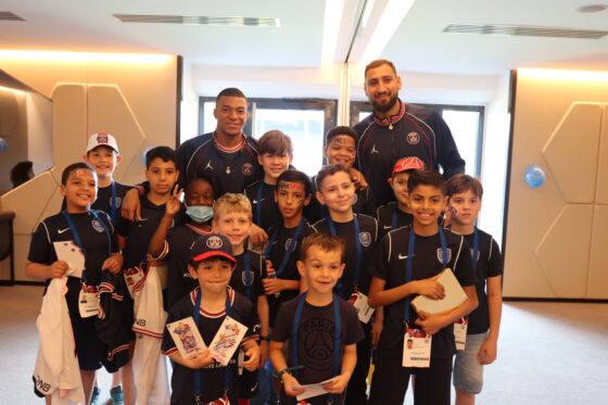 enfant avec Mbappé et Donnarumma