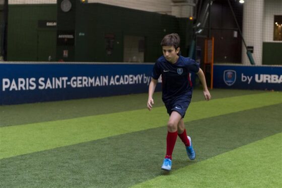 enfant stage / école de foot - terrain urban